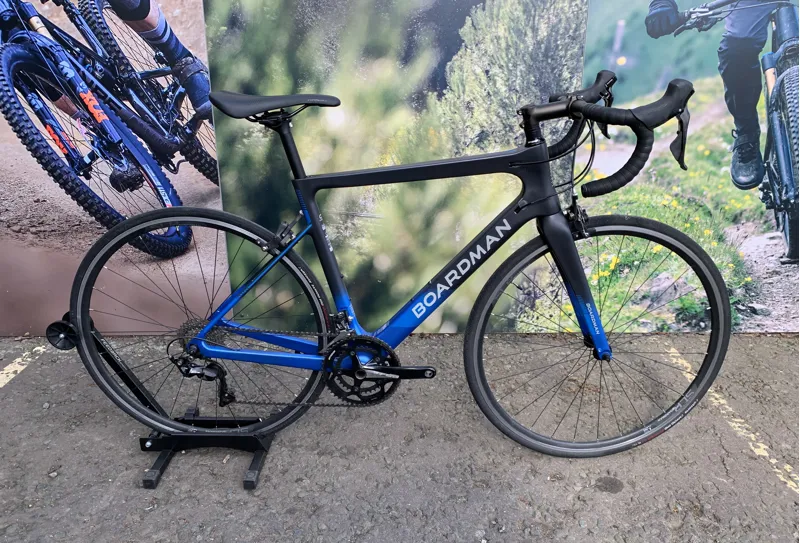 Trade-In Boardman SLR 9.8 Carbon Road Bike Medium in Black/Blue