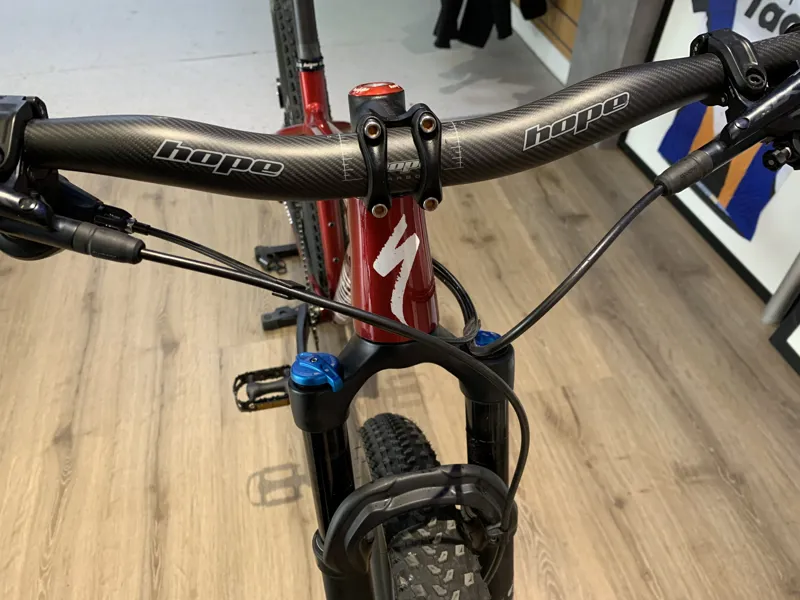 Trade-In Specialized Chisel Mountain Bike Medium in Red-1