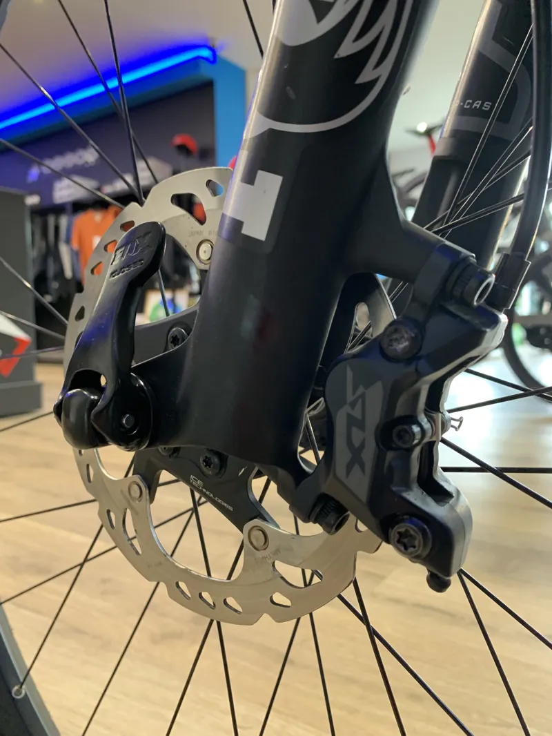 Trade-In Specialized Chisel Mountain Bike Medium in Red-3