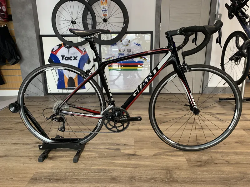 New-To-You Giant Defy 2 Carbon Road Bike Small in Black/White/Red