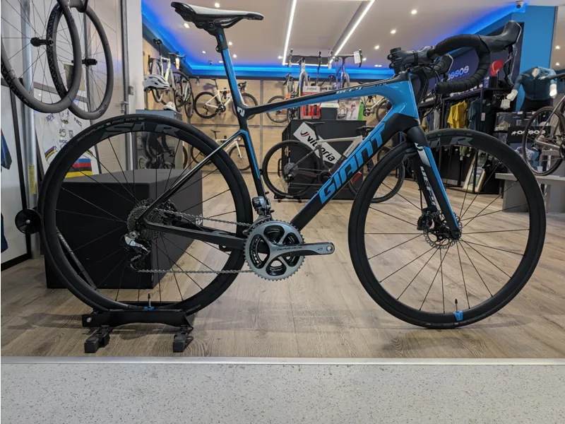 New-To-You Giant Defy Adv SL 0 Medium