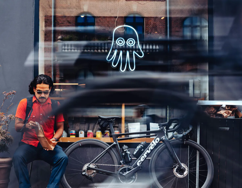 Cervelo Soloist Ultegra Di2 Road Bike in Gold Dust-6