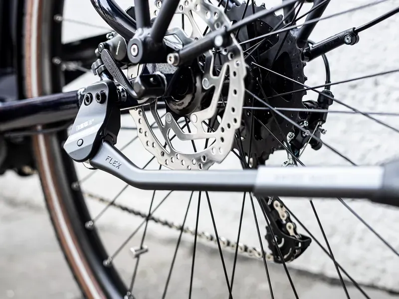 Trek Verve+ 2 Lowstep 300wh Electric Hybrid Bike in Deep Dark Blue-2