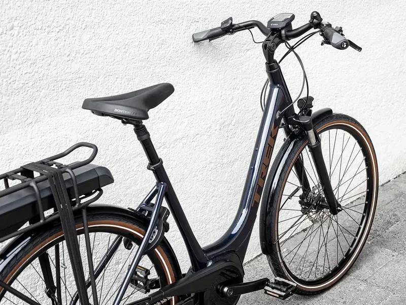 Trek Verve+ 2 Lowstep 300wh Electric Hybrid Bike in Deep Dark Blue-10