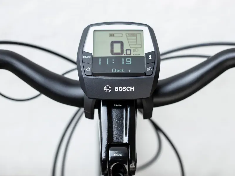 Trek Verve+ 2 Lowstep 300wh Electric Hybrid Bike in Deep Dark Blue-7