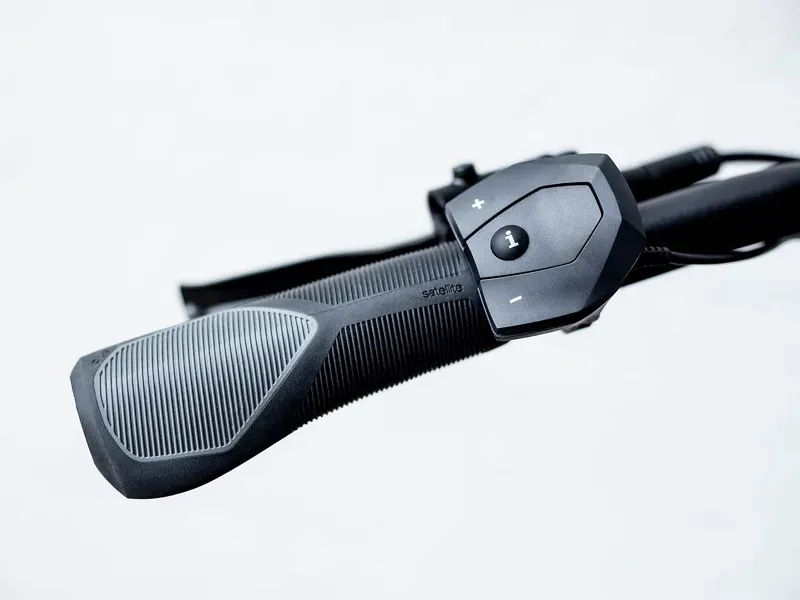 Trek Verve+ 2 Lowstep 500wh Electric Hybrid Bike in Deep Dark Blue-7